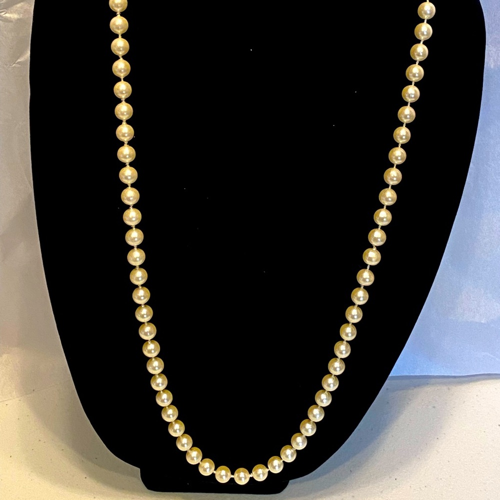 Vintage faux sting of off white pearls
